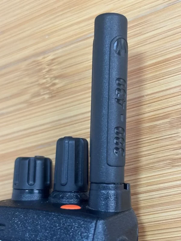 MOTOROLA MTP3250 TETRA PORTABLE RADIO - Image 5