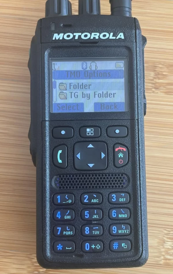 MOTOROLA MTP3250 TETRA PORTABLE RADIO - Image 3