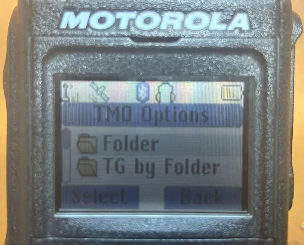 MOTOROLA MTP3250 TETRA PORTABLE RADIO - Image 4