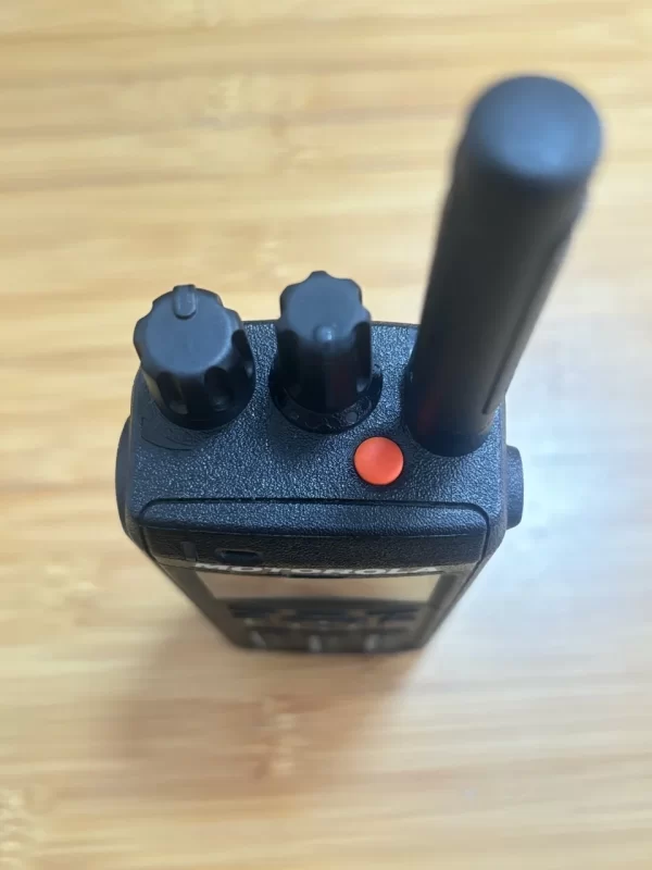 MOTOROLA MTP3250 TETRA PORTABLE RADIO - Image 6
